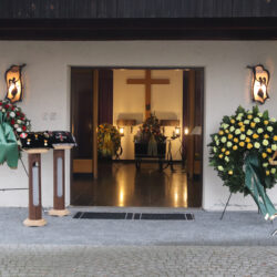 Trauerfeier in einer Kapelle © Bestattung Eder